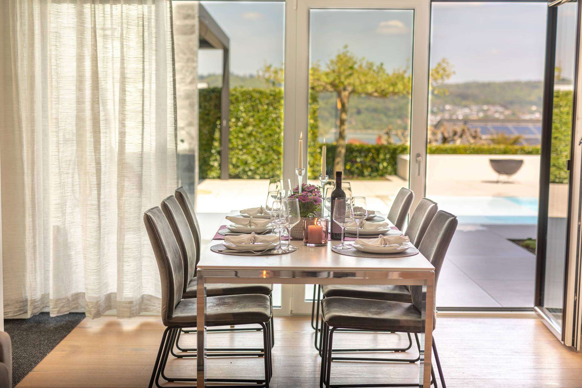 Essbreich in Poolsuite Summergold in Paradisio am Bodensee