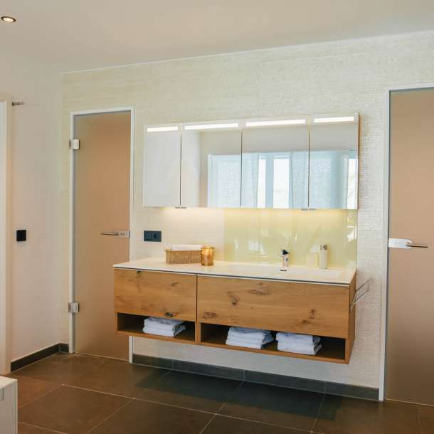 Waschbecken in Paradisio Poolsuite Summergold in Bodman am Bodensee