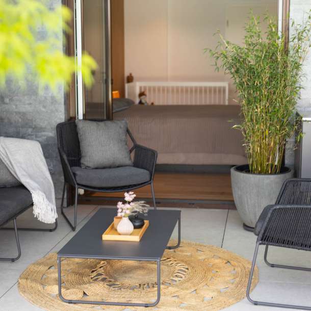 Üerdachte Terasse am privatem Pool in Bodman