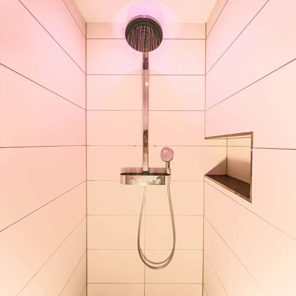 Dusche in Paradisio Poolsuite Summergold in Bodman am Bodensee