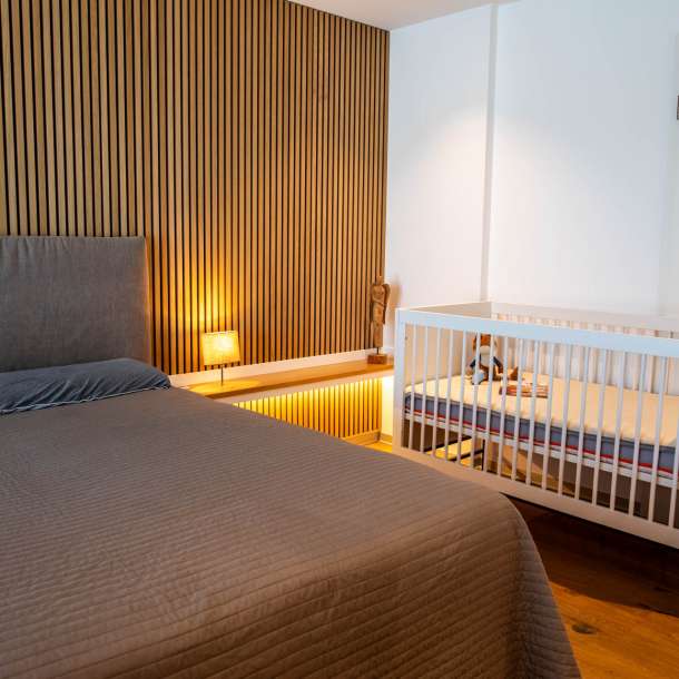 Schlafzimmer Wellenklang mit Zustellbett und direktem Zugang zum Pool